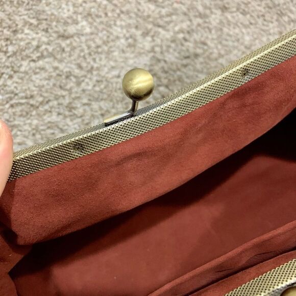 Vintage Style Handmade Genuine Leather Floral Embossed Wood Handle Kiss-lock Bag - Picture 13 of 14